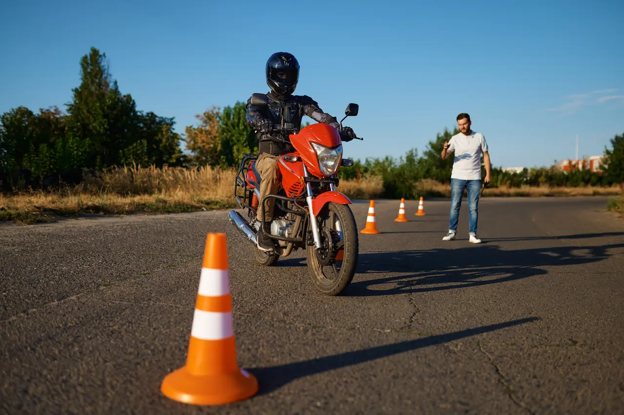 Anuncian cursos gratuitos de conducción para motociclistas