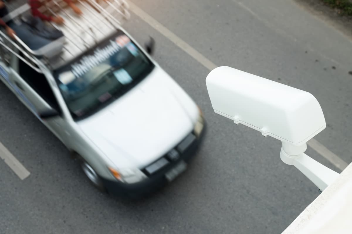 ¡Te podrían multar sin darte cuenta! Esto es lo que debes saber sobre las cámaras de fotodetección en Colombia