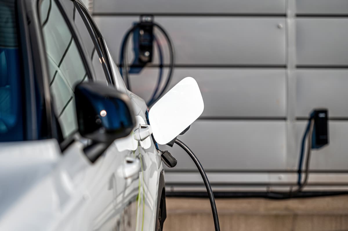 Beneficios de tener un carro eléctrico en Colombia