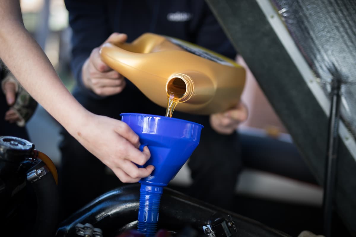 ¿Cada Cuánto se Debe Hacer el Cambio de Aceite en un Carro?