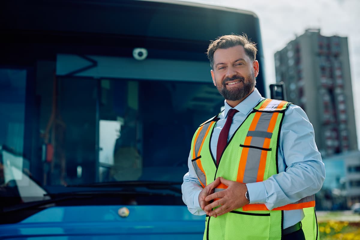 ¿Quieres manejar camiones o buses en Colombia? Antes necesitas saber esto sobre la licencia B2