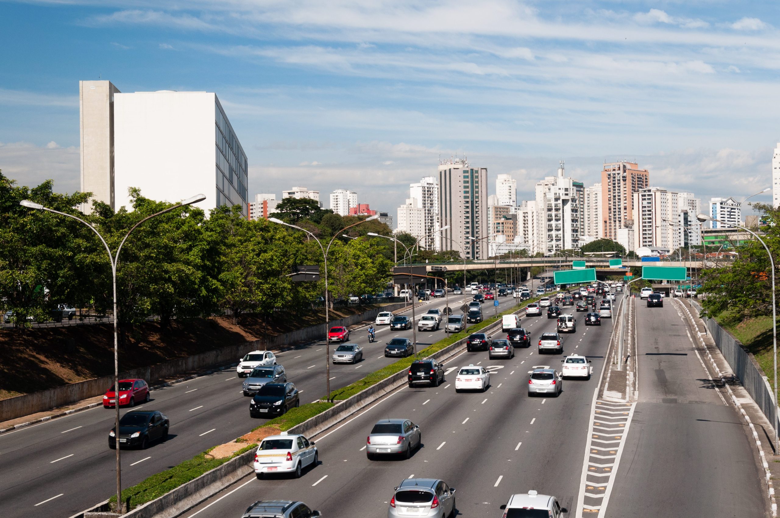 Comparendos más impuestos en Colombia 2025–2026: el Top 5 que más golpea el bolsillo de los conductores  